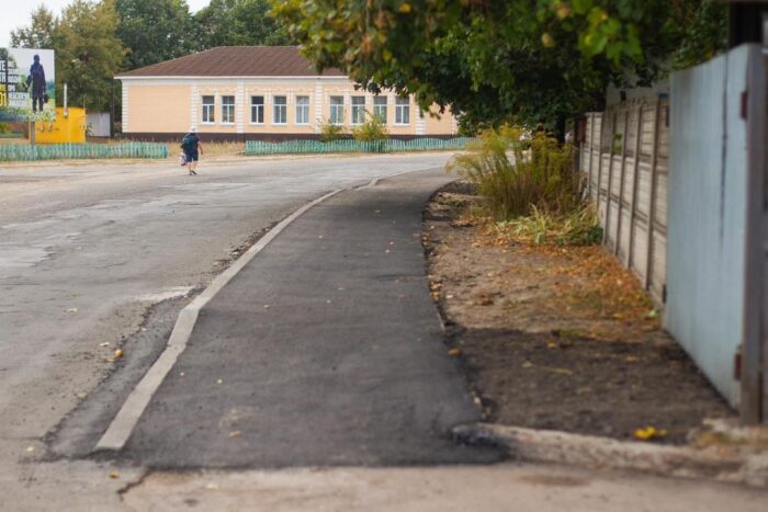 Без тротуарів та світла небезпечно: в Коропі планують відновити вуличне освітлення