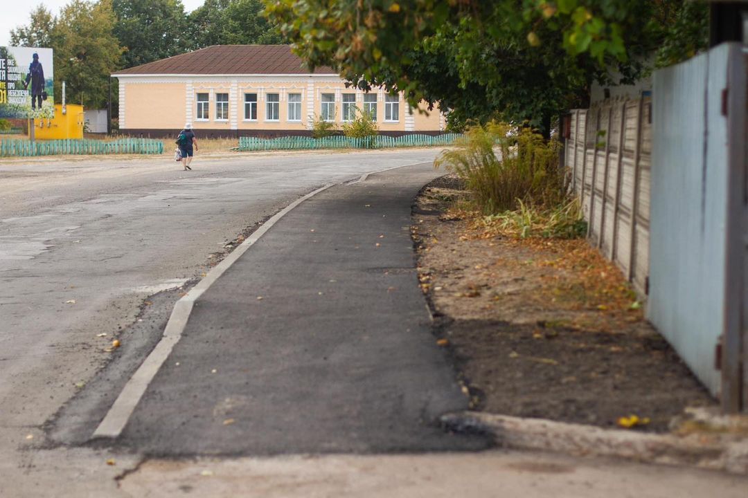 Без тротуарів та світла небезпечно: в Коропі планують відновити вуличне освітлення