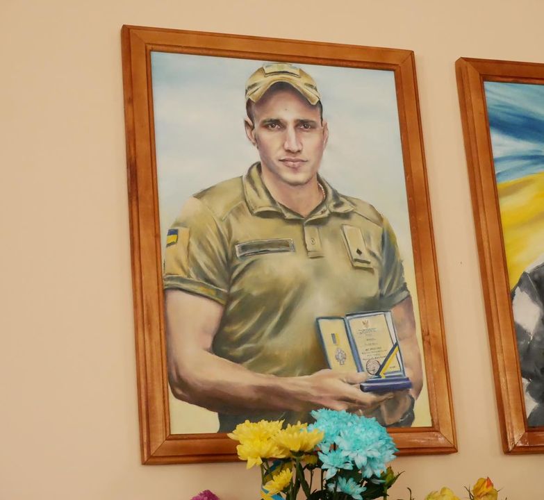 Вчора Нехаївський будинок культури об&rsquo;єднав місцевих жителів та гостей у спільному вшануванні пам&rsquo;яті полеглих Героїв та підтримці воїнів. Незважаючи на гіркі емоції, в залі будинку культури панувала атмосфера єдності та надії