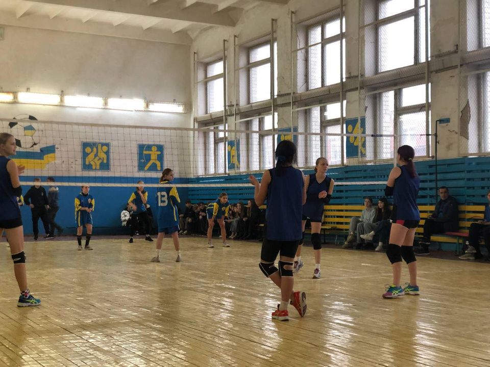 «Пліч-о-пліч» у Коропі: спільний чемпіонат з волейболу серед дівчат