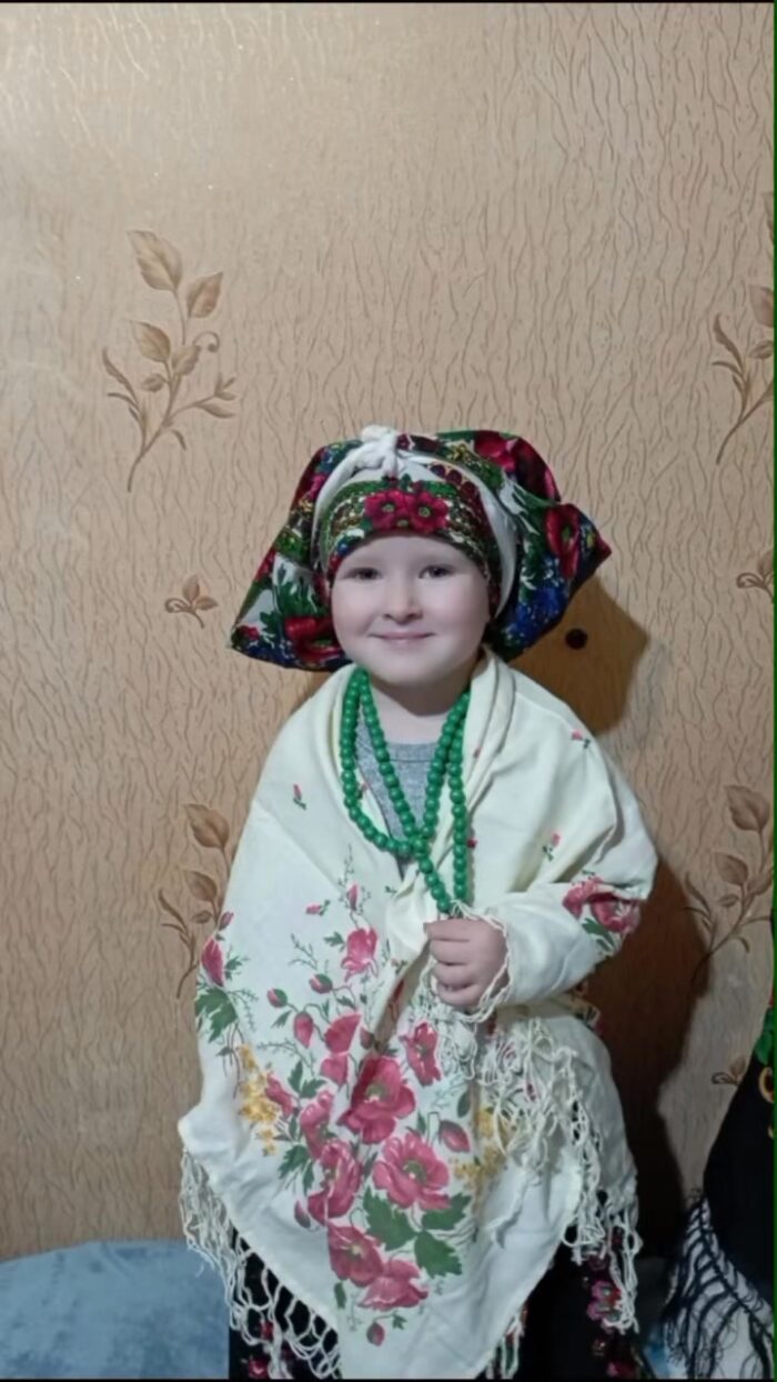 7 грудня – День української хустки
