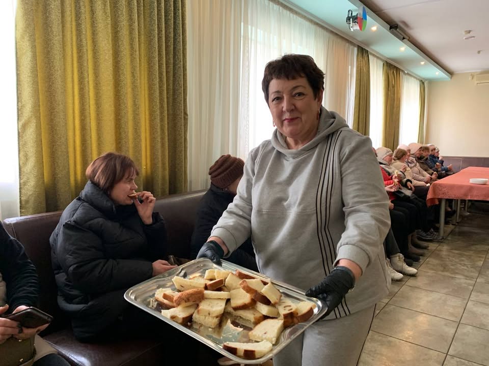 У Коропі частували пасками: передвеликодня дегустація відбулася в «Срібному глобусі»