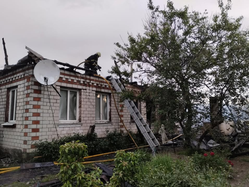 На Коропщині сталася пожежа: родина колишнього сільського голови залишилася без даху над головою