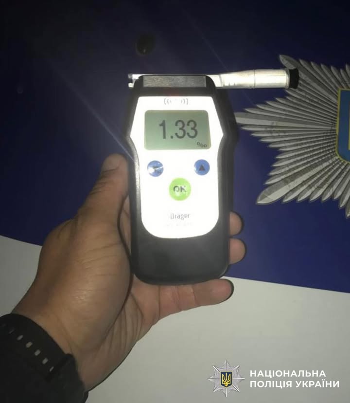 Нетверезий та без прав: поліцейські зупинили порушника на мотоциклі