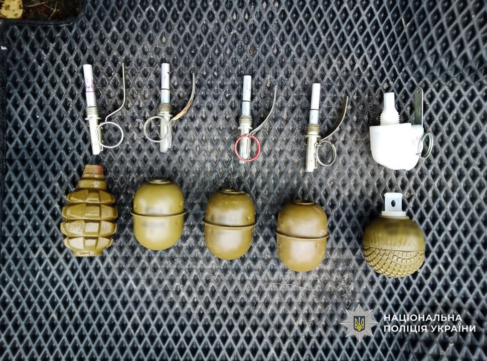 На Коропщині поліцейські викрили жінку, яка збувала гранати