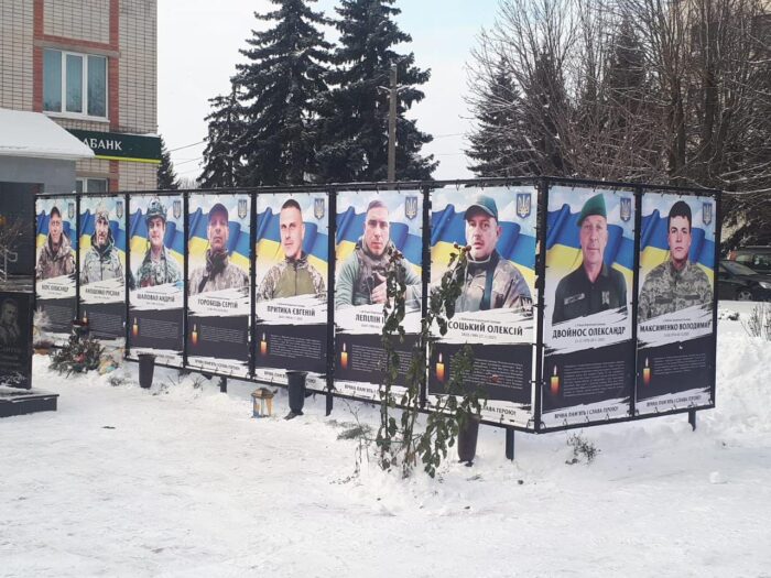 У Коропі на Алеї Героїв відкрили пам’ятні дошки сімом захисникам