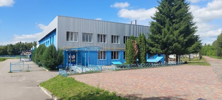 Будівельний двір — Магазини у Коропі