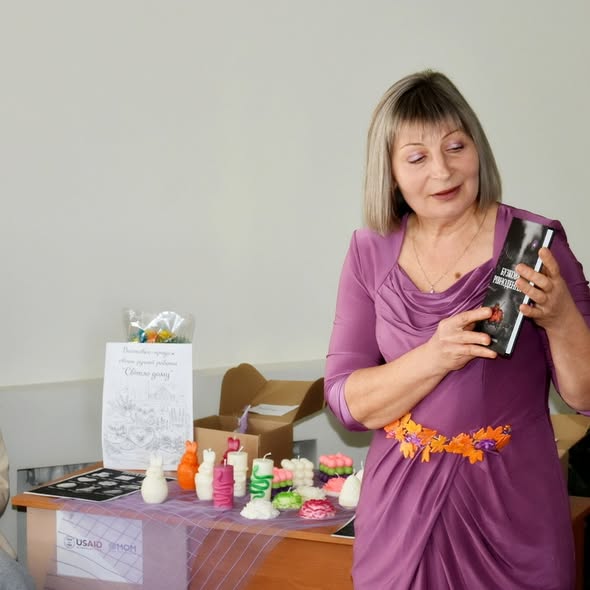 «Бузкове рівнодення»: у Коропі презентували нову книгу місцевої авторки