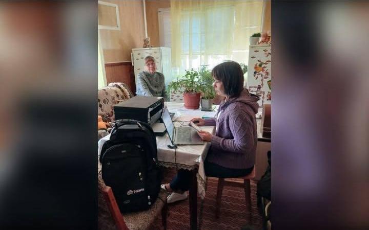 У Коропі адміністратор ЦНАП надав виїзну послугу із використанням «Мобільної валізи»